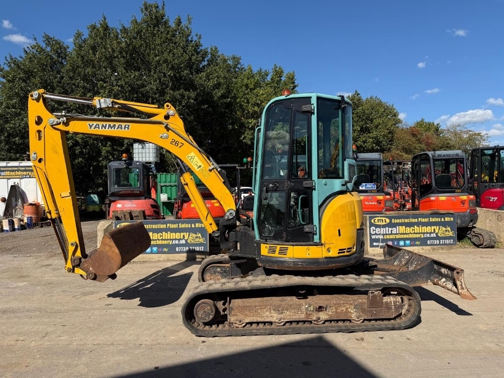 Yanmar VI050-U - Minikotró: 4 kép. Yanmar VI050-U - Minikotró: 4 kép.