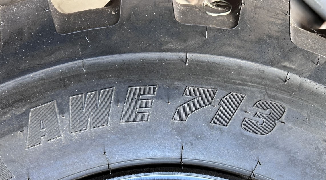 Apollo 10.00 - 20 Apollo Kompletträder - Complet tires - Gumiabroncs - Gumikerekes kotró: 4 kép. Apollo 10.00 - 20 Apollo Kompletträder - Complet tires - Gumiabroncs - Gumikerekes kotró: 4 kép.