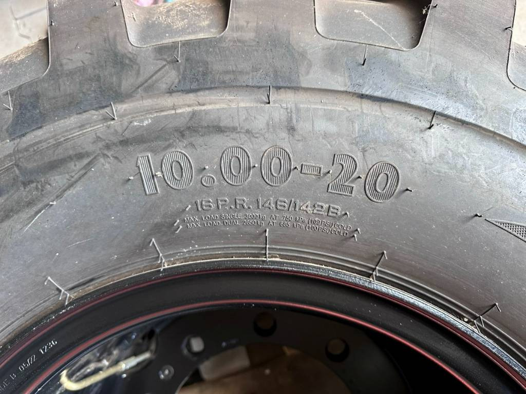 Apollo 10.00 - 20 Kompletträder - Complet t - Gumikerekes kotró: 5 kép. Apollo 10.00 - 20 Kompletträder - Complet t - Gumikerekes kotró: 5 kép.