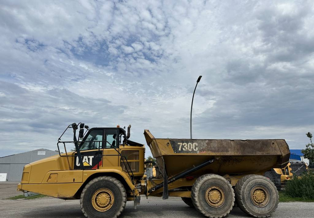 CAT 730 C Auto lubrication + Klima CE + EPA - Csuklós dömper: 4 kép. CAT 730 C Auto lubrication + Klima CE + EPA - Csuklós dömper: 4 kép.