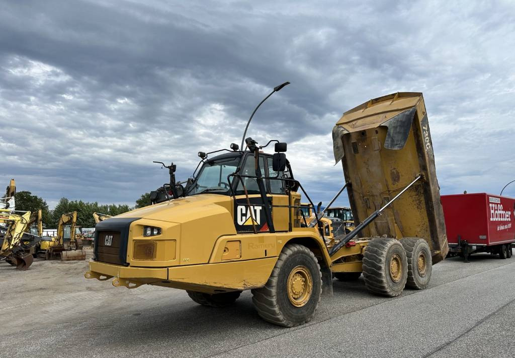 CAT 730 C Auto lubrication + Klima CE + EPA - Csuklós dömper: 2 kép. CAT 730 C Auto lubrication + Klima CE + EPA - Csuklós dömper: 2 kép.