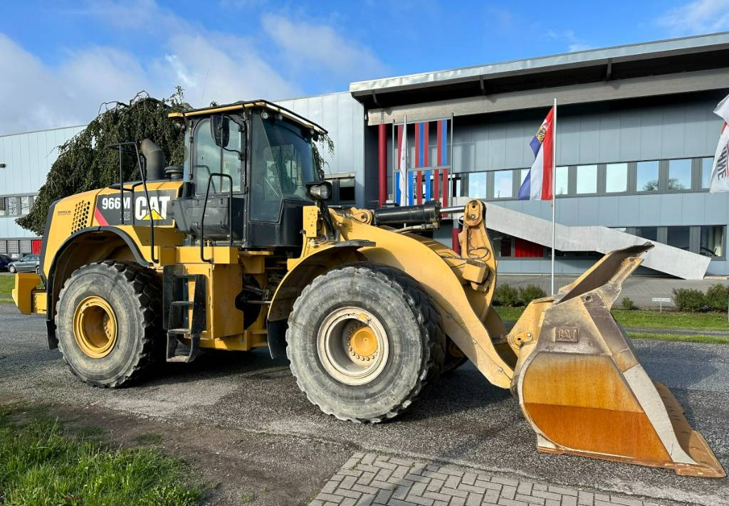 CAT 966 M XE - CE + EPA German machine! - Gumikerekes homlokrakodó: 1 kép. CAT 966 M XE - CE + EPA German machine! - Gumikerekes homlokrakodó: 1 kép.