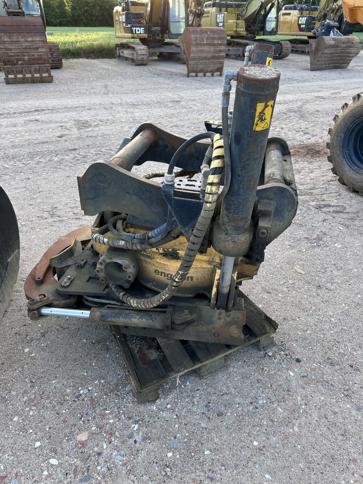 ENGCON EC 30 - S80 GR30 -S80 - SVAB Engcon Rototilt - Tiltrotator - Tiltrotátor: 2 kép. ENGCON EC 30 - S80 GR30 -S80 - SVAB Engcon Rototilt - Tiltrotator - Tiltrotátor: 2 kép.