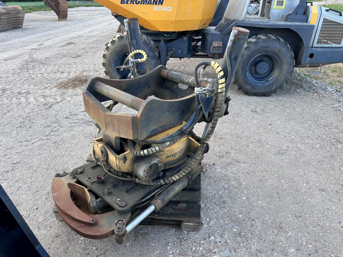 ENGCON EC 30 - S80 GR30 -S80 - SVAB Engcon Rototilt - Tiltrotator - Tiltrotátor: 4 kép. ENGCON EC 30 - S80 GR30 -S80 - SVAB Engcon Rototilt - Tiltrotator - Tiltrotátor: 4 kép.
