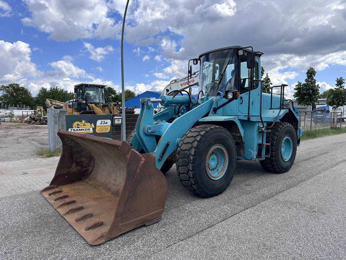 FIAT-HITACHI W 170 Cummins 6 Cyl. Turbo Deutsche Maschine ! - Gumikerekes homlokrakodó: 1 kép. FIAT-HITACHI W 170 Cummins 6 Cyl. Turbo Deutsche Maschine ! - Gumikerekes homlokrakodó: 1 kép.