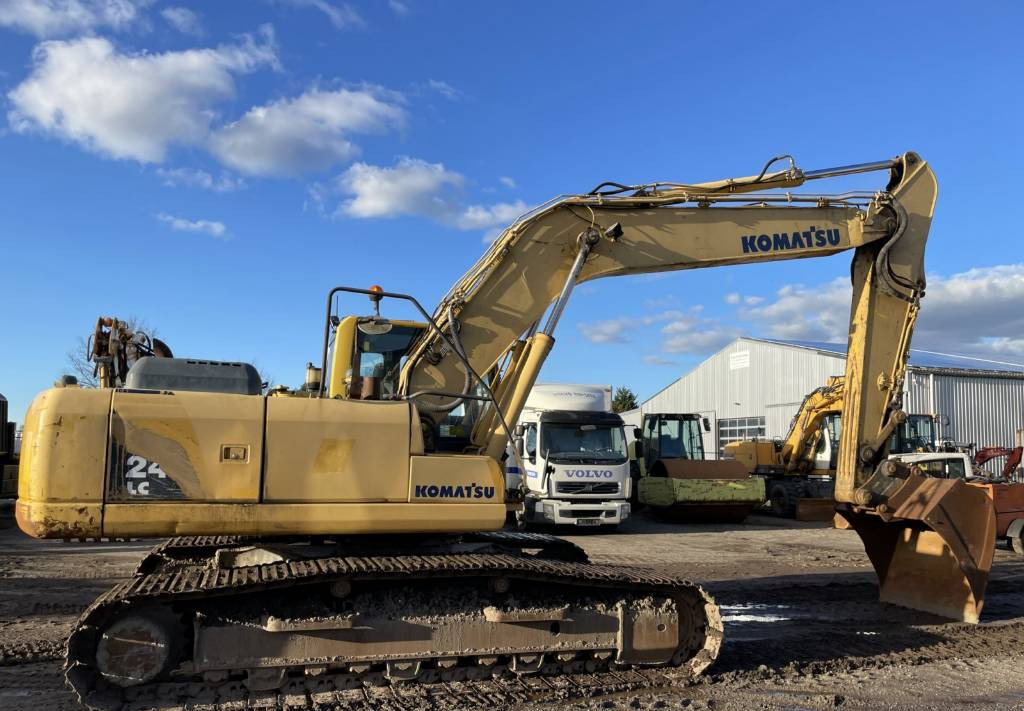 Komatsu PC 240LC-8 Hammerlines Klima 2 buckets - Lánctalpas kotró: 2 kép. Komatsu PC 240LC-8 Hammerlines Klima 2 buckets - Lánctalpas kotró: 2 kép.