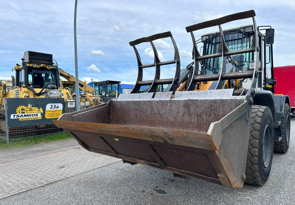 Gumikerekes homlokrakodó Liebherr L 514 Stereo +30 Kmh Klima 3er Kreis Greifschaufel: 41 kép.