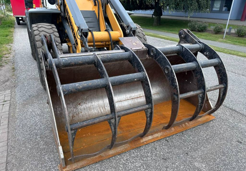 Gumikerekes homlokrakodó Liebherr L 514 Stereo +30 Kmh Klima 3er Kreis Greifschaufel: 28 kép.