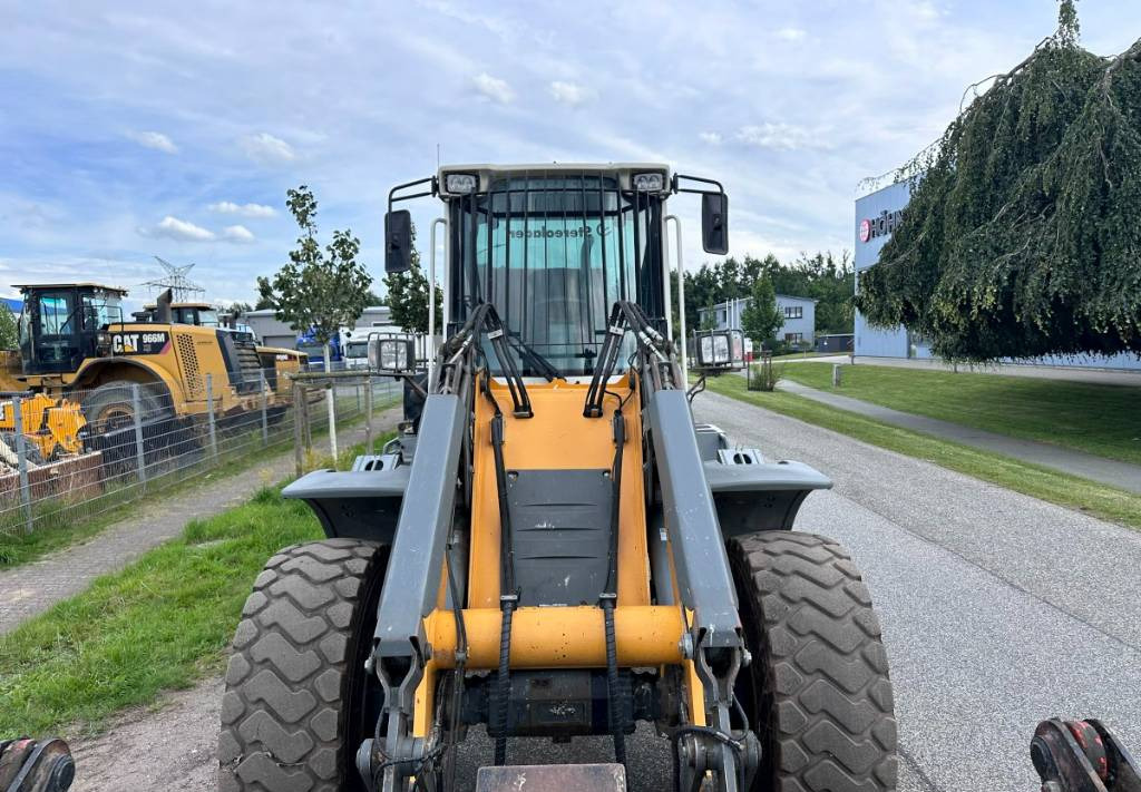 Gumikerekes homlokrakodó Liebherr L 514 Stereo +30 Kmh Klima 3er Kreis Greifschaufel: 29 kép.