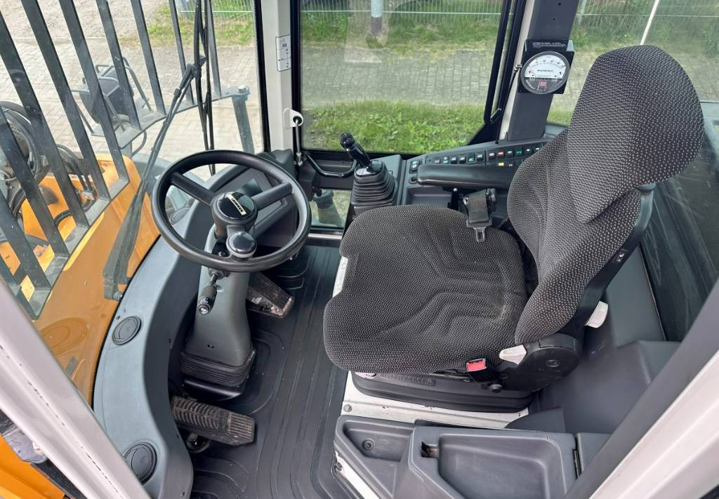 Gumikerekes homlokrakodó Liebherr L 514 Stereo +30 Kmh Klima 3er Kreis Greifschaufel: 9 kép.