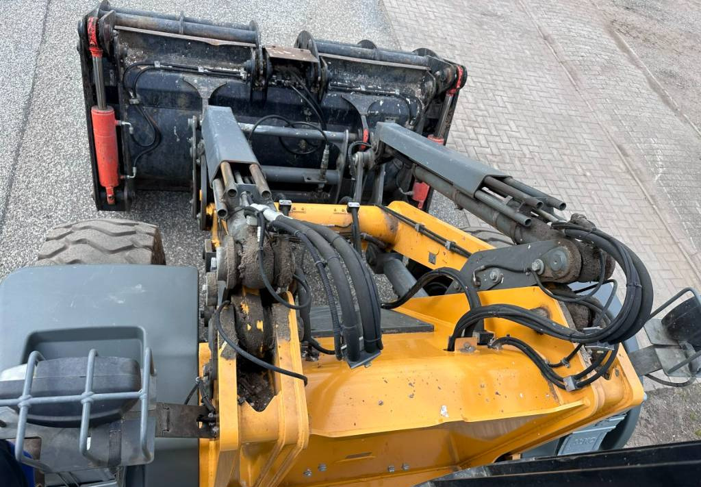 Gumikerekes homlokrakodó Liebherr L 514 Stereo +30 Kmh Klima 3er Kreis Greifschaufel: 33 kép.