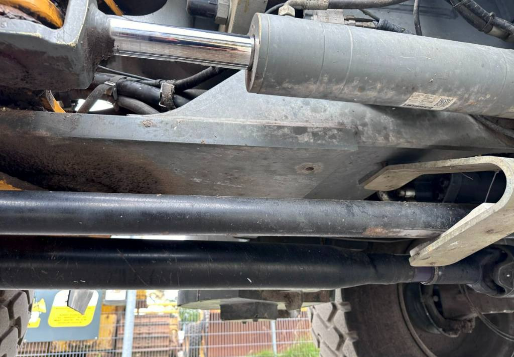 Gumikerekes homlokrakodó Liebherr L 514 Stereo +30 Kmh Klima 3er Kreis Greifschaufel: 39 kép.