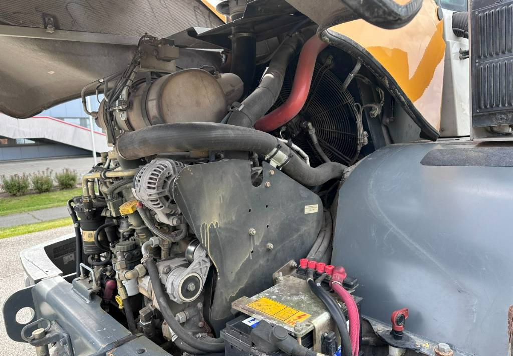 Gumikerekes homlokrakodó Liebherr L 514 Stereo +30 Kmh Klima 3er Kreis Greifschaufel: 35 kép.