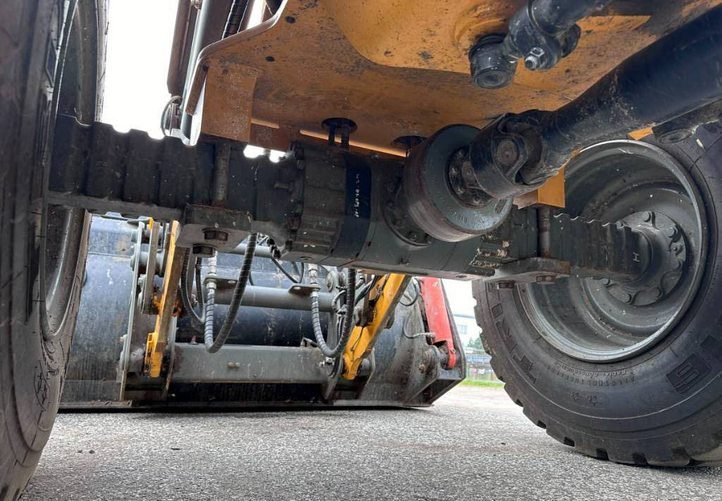 Gumikerekes homlokrakodó Liebherr L 514 Stereo +30 Kmh Klima 3er Kreis Greifschaufel: 38 kép.