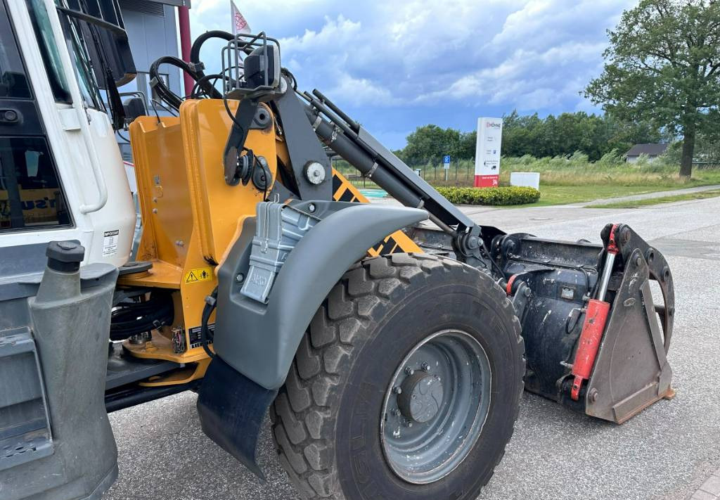Gumikerekes homlokrakodó Liebherr L 514 Stereo +30 Kmh Klima 3er Kreis Greifschaufel: 25 kép.