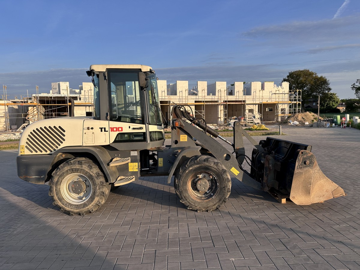 TEREX TL 100 - 30 Km/h Schaufel + Palettengabel Top ! - Gumikerekes homlokrakodó: 2 kép. TEREX TL 100 - 30 Km/h Schaufel + Palettengabel Top ! - Gumikerekes homlokrakodó: 2 kép.