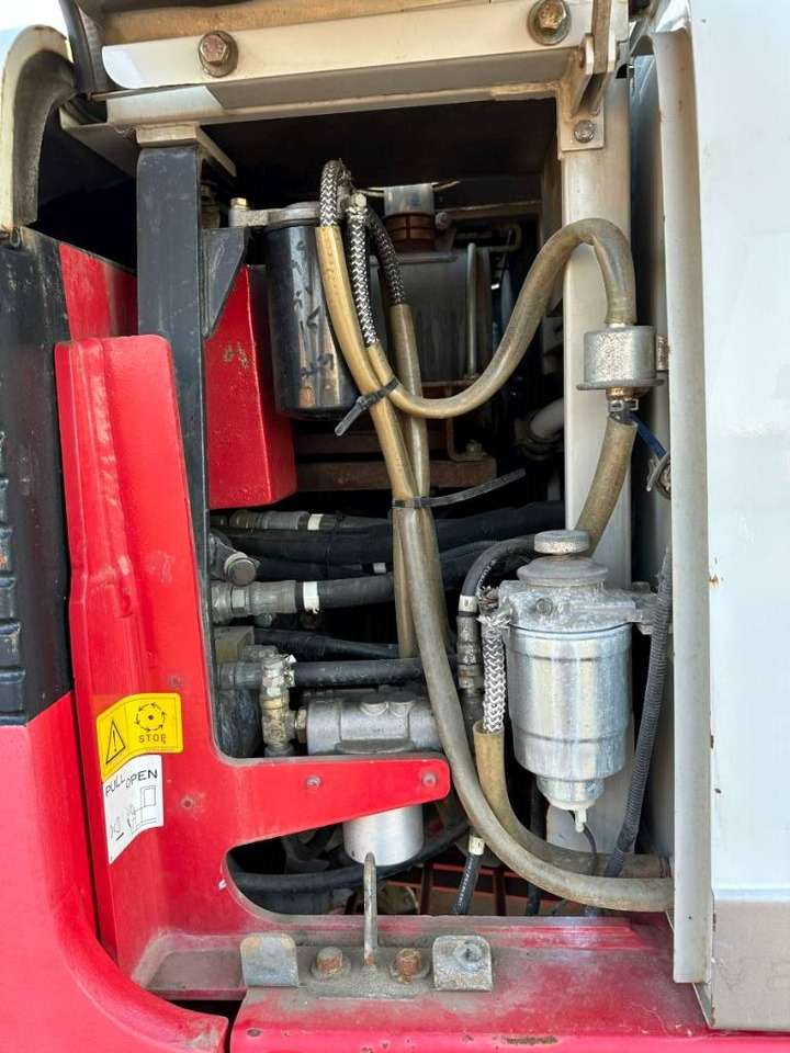 Gumikerekes kotró Takeuchi TB 175 W 8,7 ton. Klima Turbo 77 PS: 20 kép.