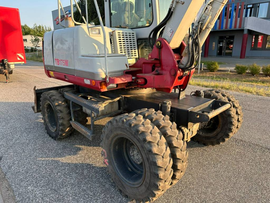 Gumikerekes kotró Takeuchi TB 175 W 8,7 ton. Klima Turbo 77 PS: 13 kép.