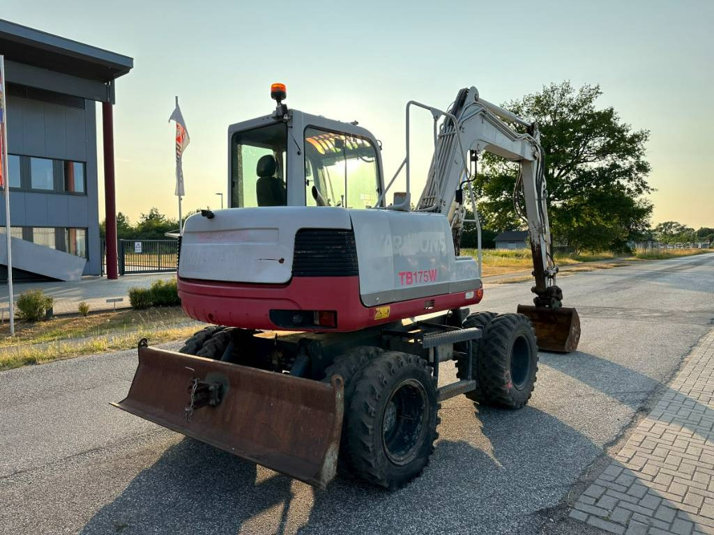 Gumikerekes kotró Takeuchi TB 175 W 8,7 ton. Klima Turbo 77 PS: 6 kép.