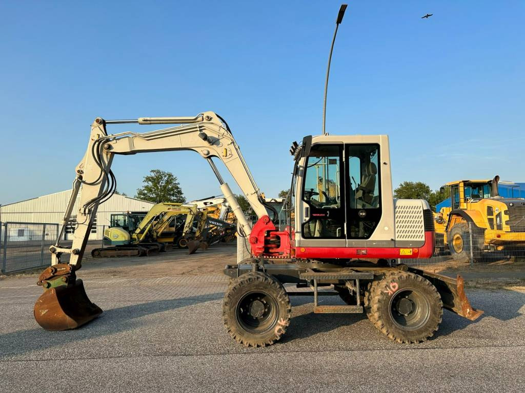 Takeuchi TB 175 W 8,7 ton. Klima Turbo 77 PS - Gumikerekes kotró: 1 kép. Takeuchi TB 175 W 8,7 ton. Klima Turbo 77 PS - Gumikerekes kotró: 1 kép.