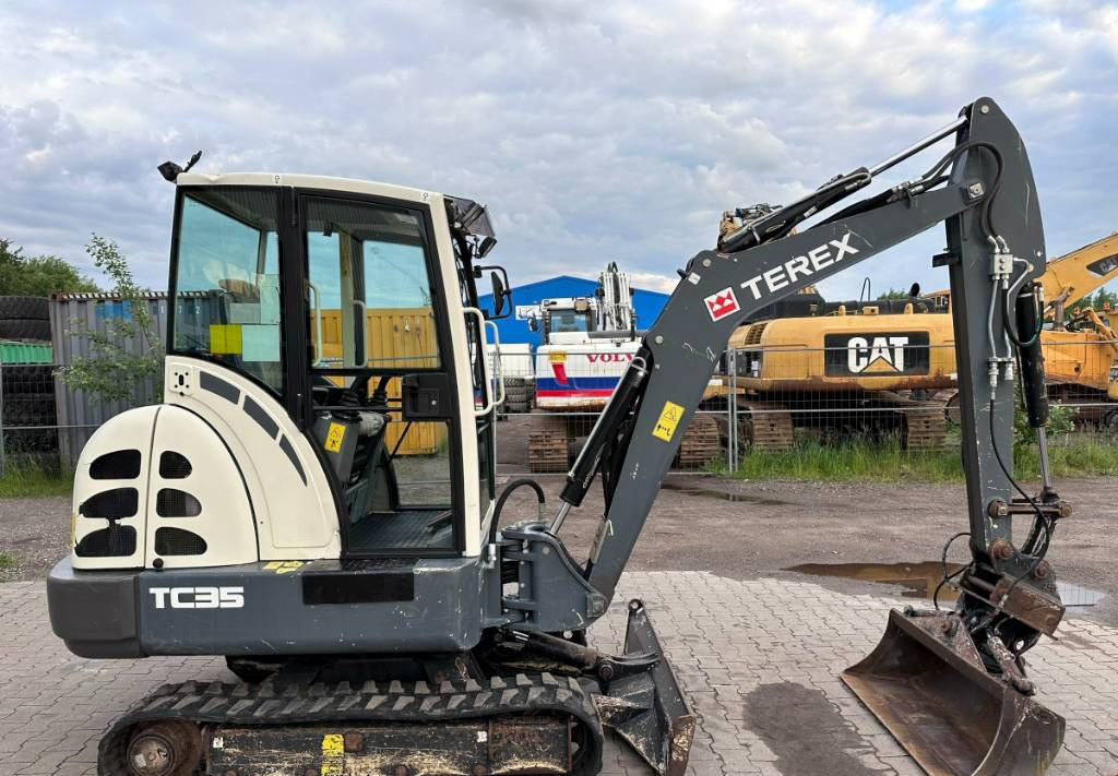 Terex TC 35 mit 3 Löffel - Minikotró: 2 kép. Terex TC 35 mit 3 Löffel - Minikotró: 2 kép.