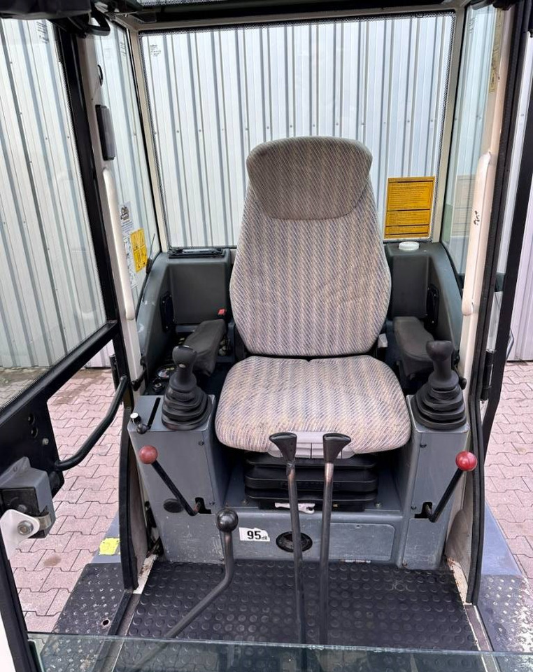 Minikotró Terex TC 35 mit 3 Löffel: 9 kép.
