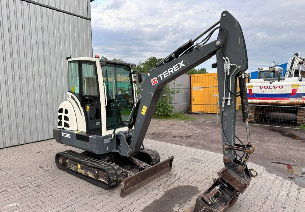 Terex TC 35 mit 3 Löffel - Minikotró: 4 kép. Terex TC 35 mit 3 Löffel - Minikotró: 4 kép.