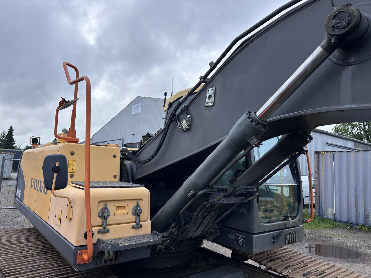 VOLVO EC 210 CL Deutsche Maschine! Top !!! - Lánctalpas kotró: 3 kép. VOLVO EC 210 CL Deutsche Maschine! Top !!! - Lánctalpas kotró: 3 kép.