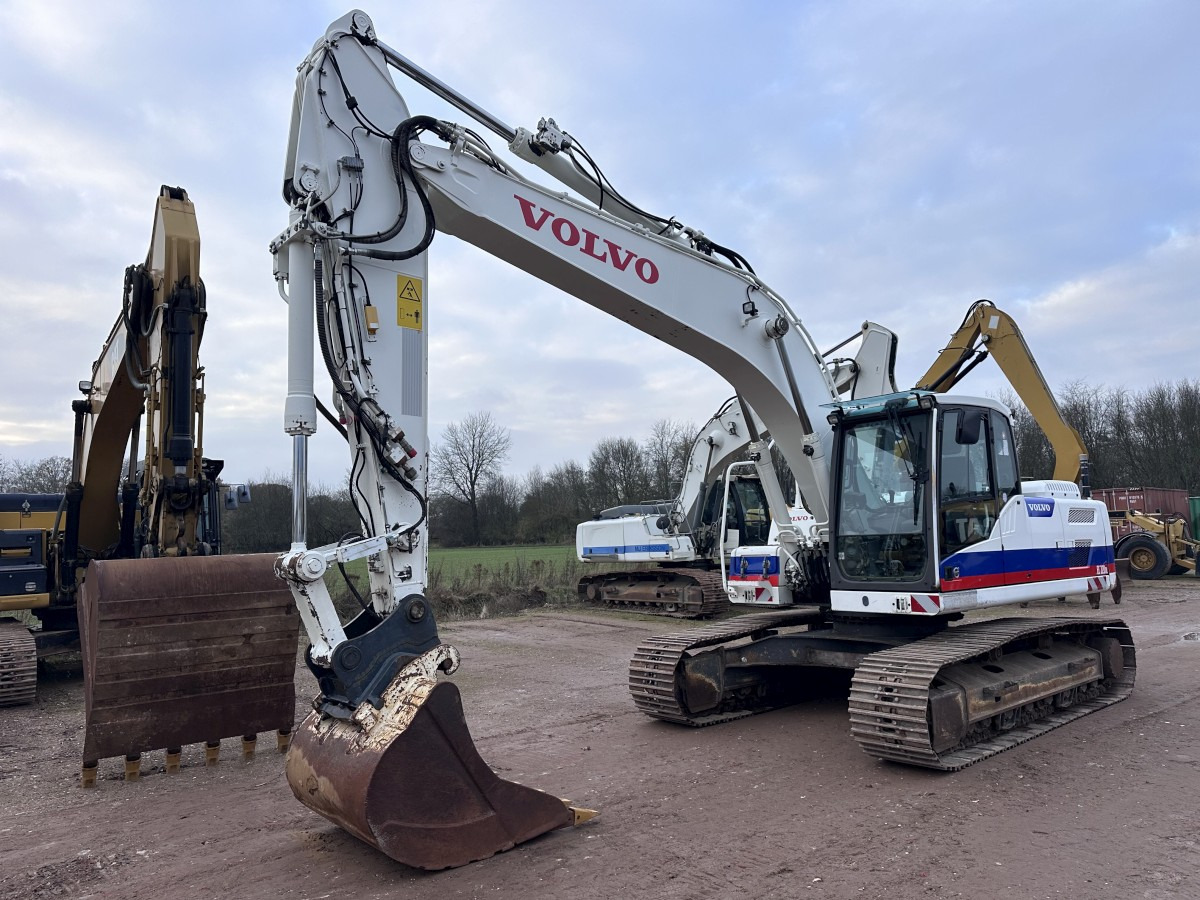 VOLVO EC 220 DL German machine! - Kotrógép: 3 kép. VOLVO EC 220 DL German machine! - Kotrógép: 3 kép.