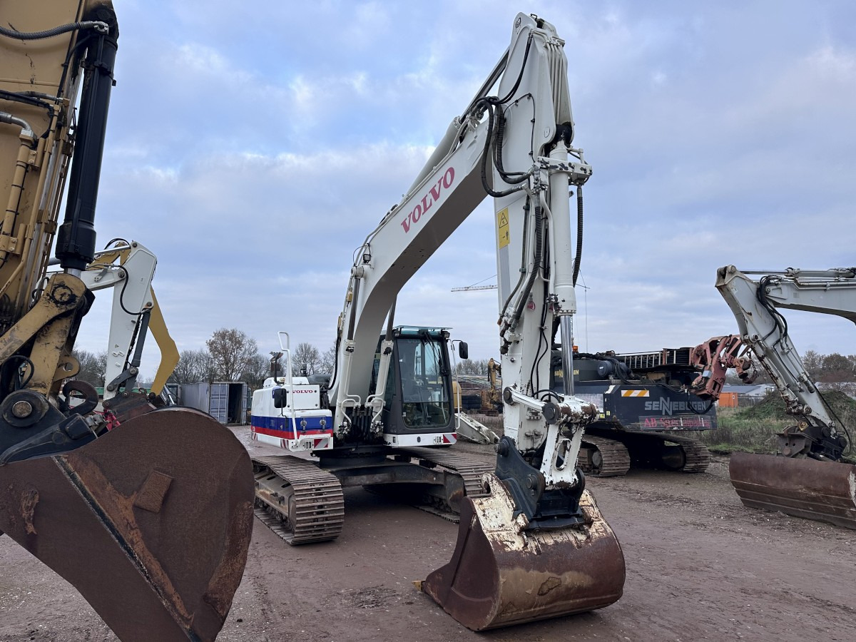 VOLVO EC 220 DL German machine! - Kotrógép: 4 kép. VOLVO EC 220 DL German machine! - Kotrógép: 4 kép.