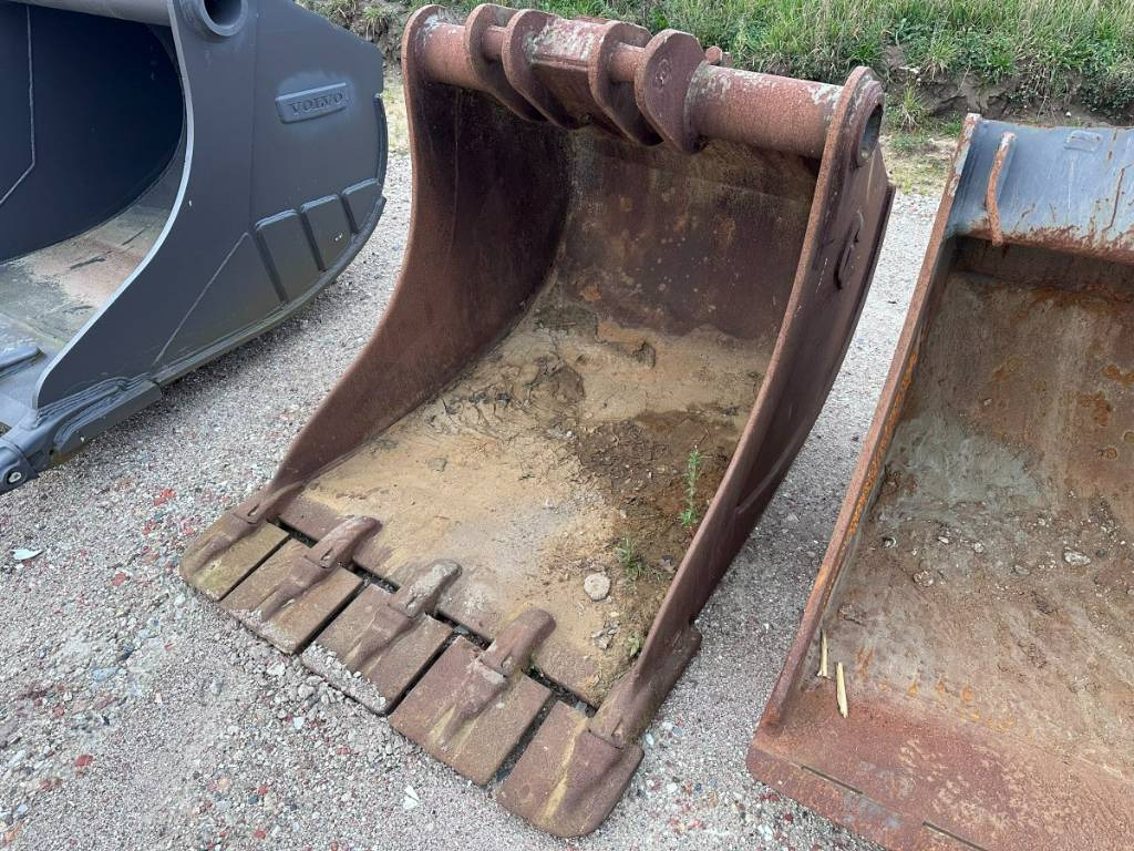 Volvo S 1 Tieflöffel - bucket 1.200 mm ca. 1.2 m³ - Kotró kanál: 3 kép. Volvo S 1 Tieflöffel - bucket 1.200 mm ca. 1.2 m³ - Kotró kanál: 3 kép.