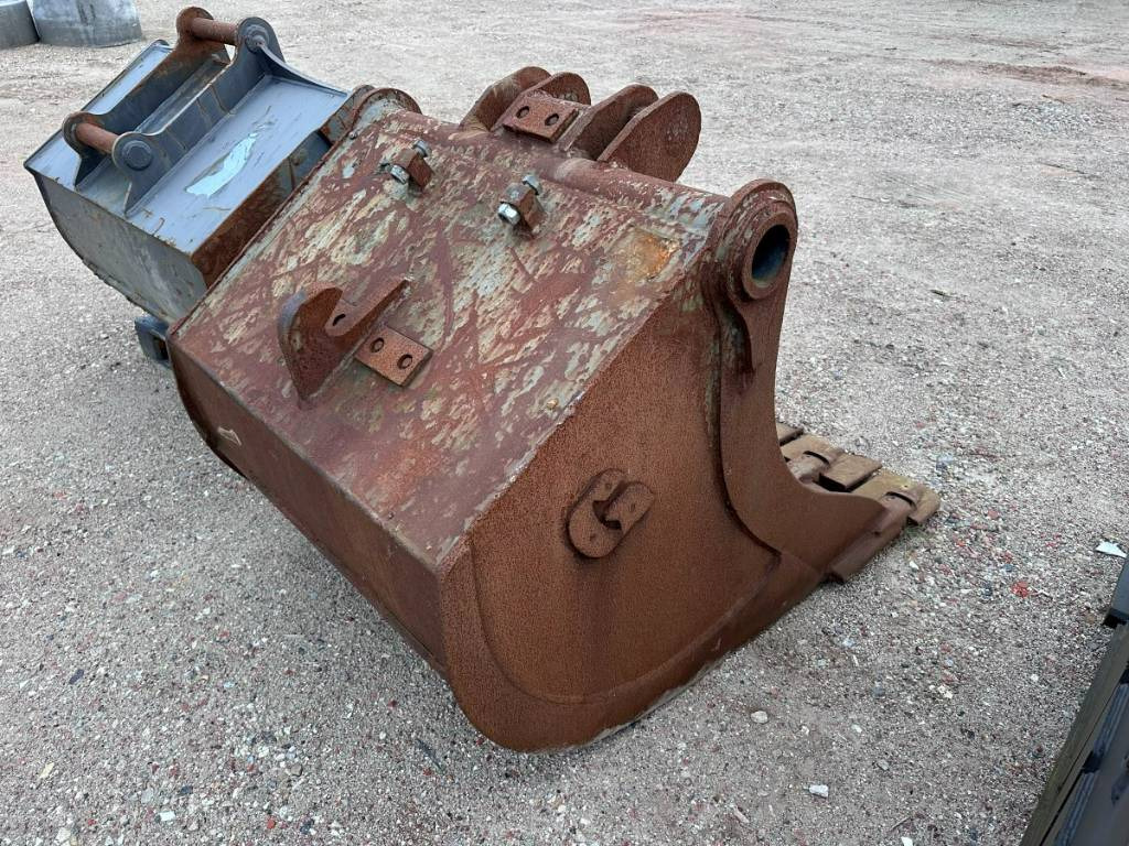 Volvo S 1 Tieflöffel - bucket 1.200 mm ca. 1.2 m³ - Kotró kanál: 4 kép. Volvo S 1 Tieflöffel - bucket 1.200 mm ca. 1.2 m³ - Kotró kanál: 4 kép.