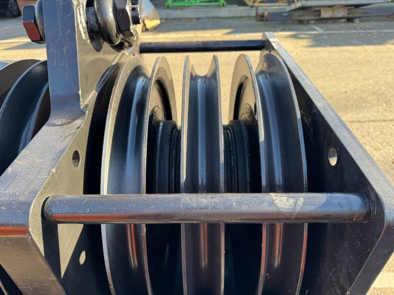 Kobelco CKE 2500 - Rakodódaru - Építőipari gépek: 5 kép. Kobelco CKE 2500 - Rakodódaru - Építőipari gépek: 5 kép.