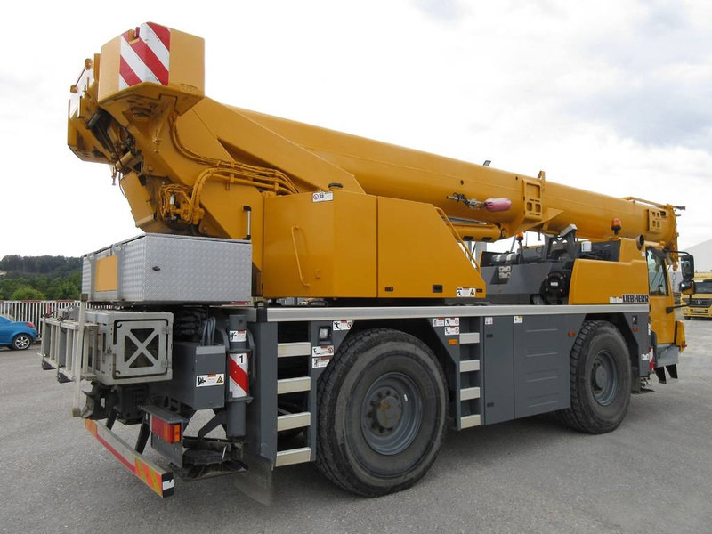Liebherr LTM 1040-2.1 - Terepjáró autódaru: 3 kép. Liebherr LTM 1040-2.1 - Terepjáró autódaru: 3 kép.