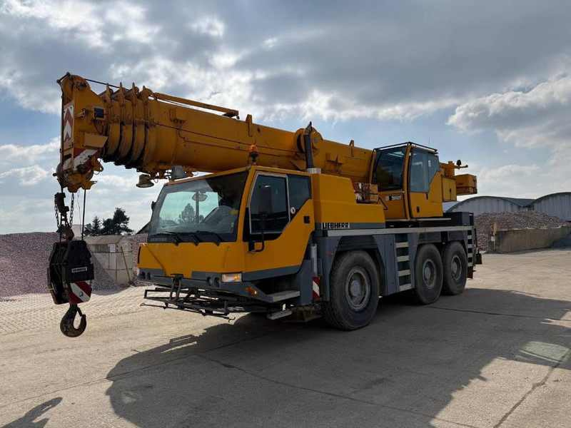 Liebherr LTM1055/1 - Terepjáró autódaru: 1 kép. Liebherr LTM1055/1 - Terepjáró autódaru: 1 kép.