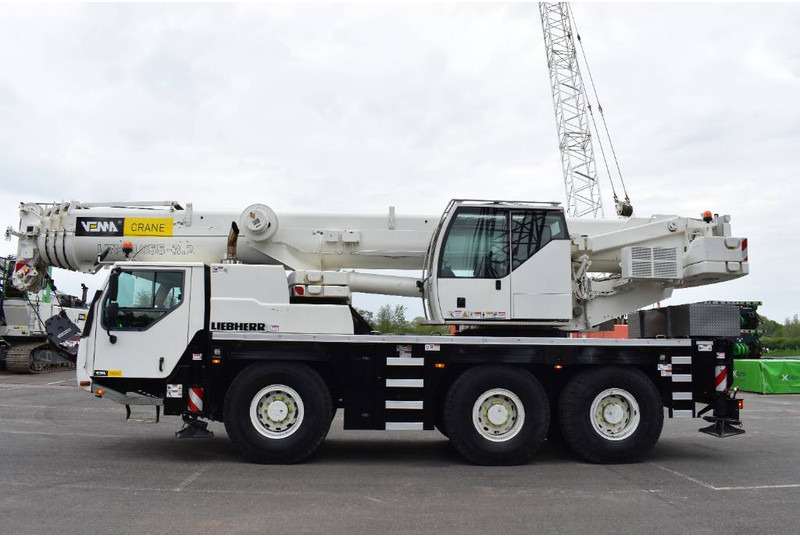 Liebherr LTM1055-3.2 - Terepjáró autódaru: 1 kép. Liebherr LTM1055-3.2 - Terepjáró autódaru: 1 kép.