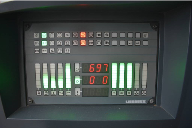 Terepjáró autódaru Liebherr LTM1055-3.2: 12 kép.