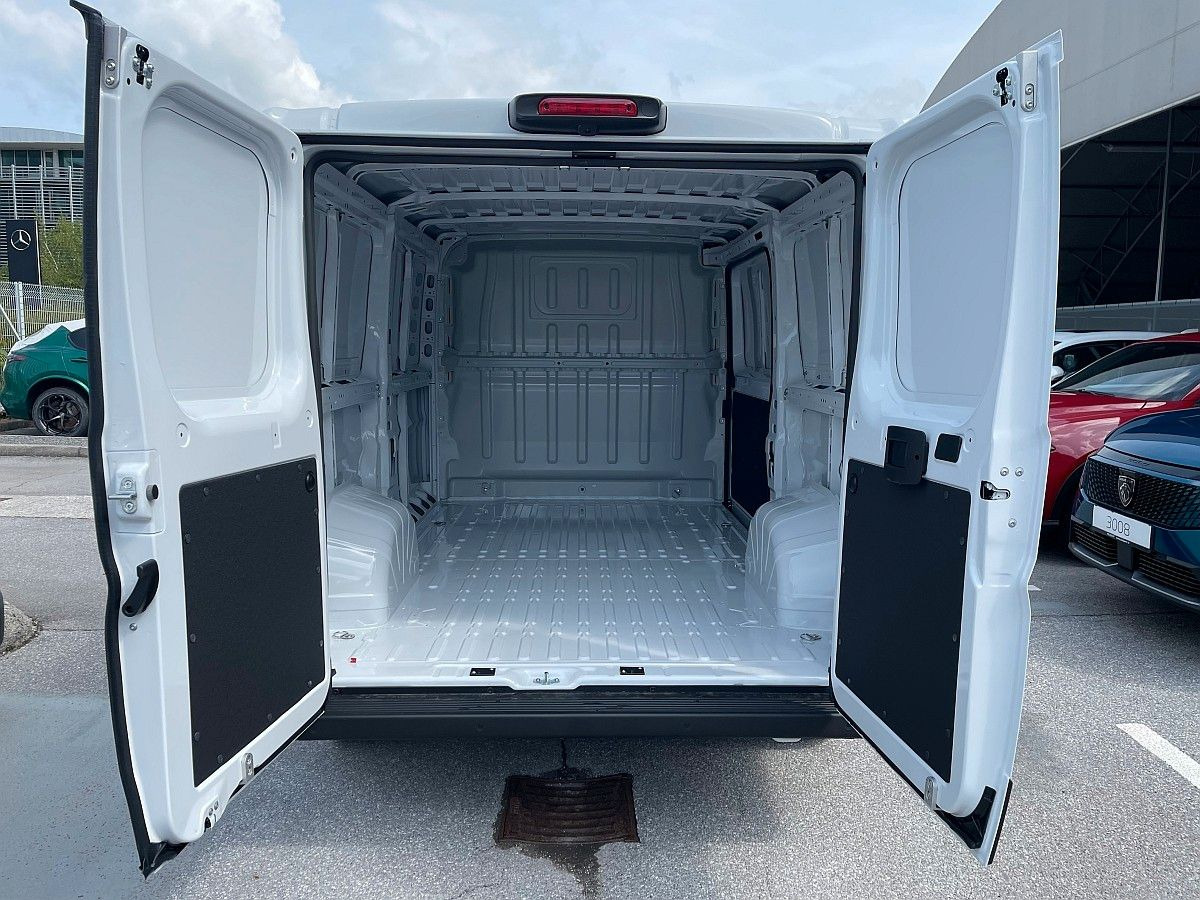 Fiat Ducato 30L L2H1-120-Klima;Temp;P.Sens;DAB+;2025 - Kis furgon: 5 kép. Fiat Ducato 30L L2H1-120-Klima;Temp;P.Sens;DAB+;2025 - Kis furgon: 5 kép.