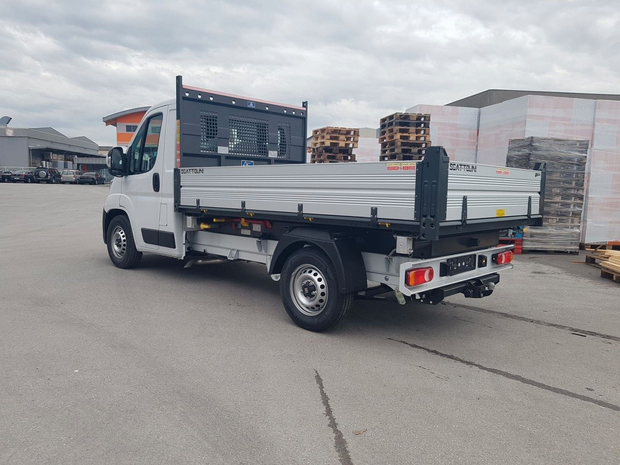 Fiat Ducato 35H L2H1 EKA 3-Seiten-Kipper 180 PS AHK - Billenőplatós kisteherautó: 5 kép. Fiat Ducato 35H L2H1 EKA 3-Seiten-Kipper 180 PS AHK - Billenőplatós kisteherautó: 5 kép.