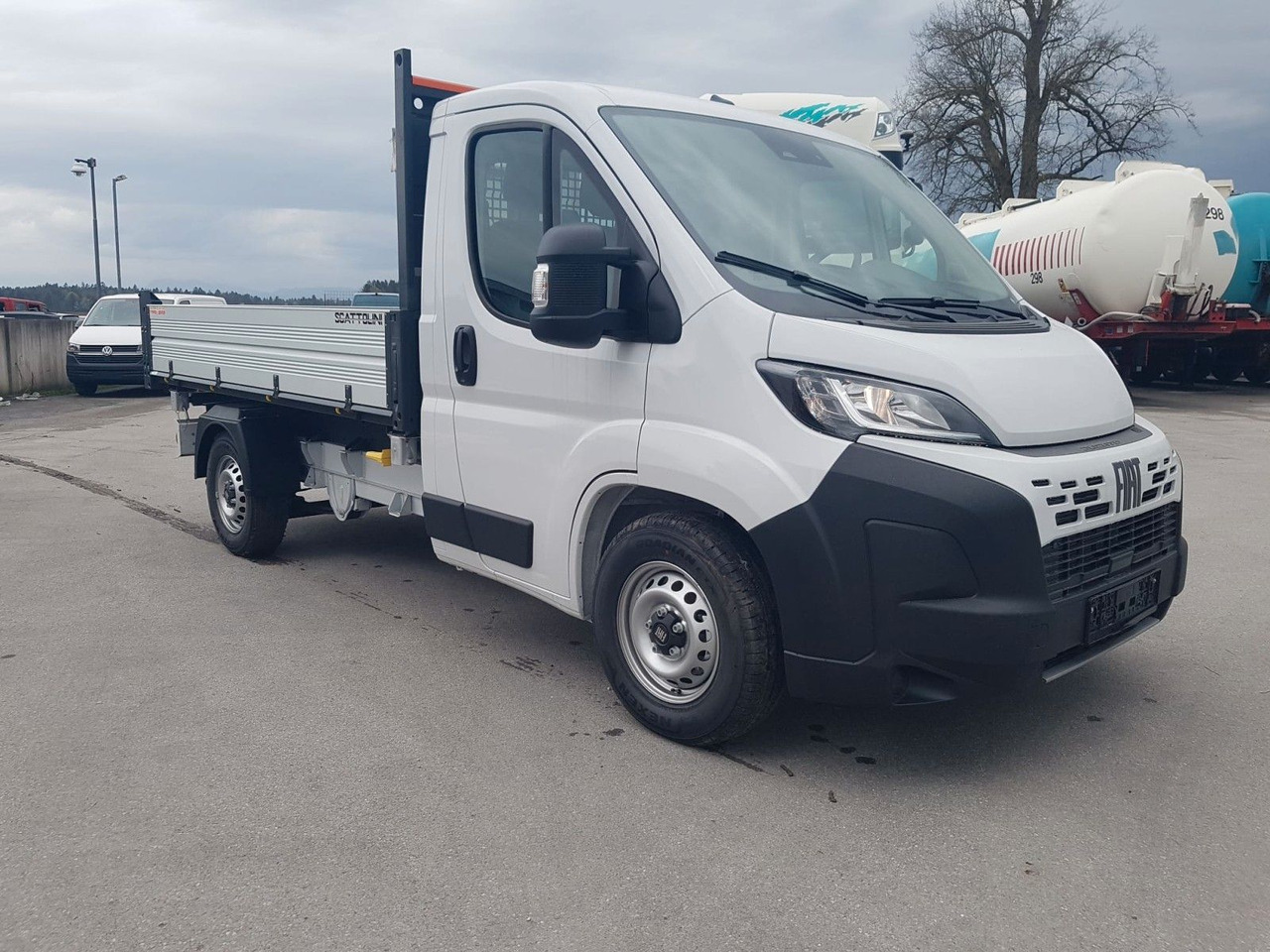 Fiat Ducato 35H L2H1 EKA 3-Seiten-Kipper 180 PS AHK - Billenőplatós kisteherautó: 2 kép. Fiat Ducato 35H L2H1 EKA 3-Seiten-Kipper 180 PS AHK - Billenőplatós kisteherautó: 2 kép.