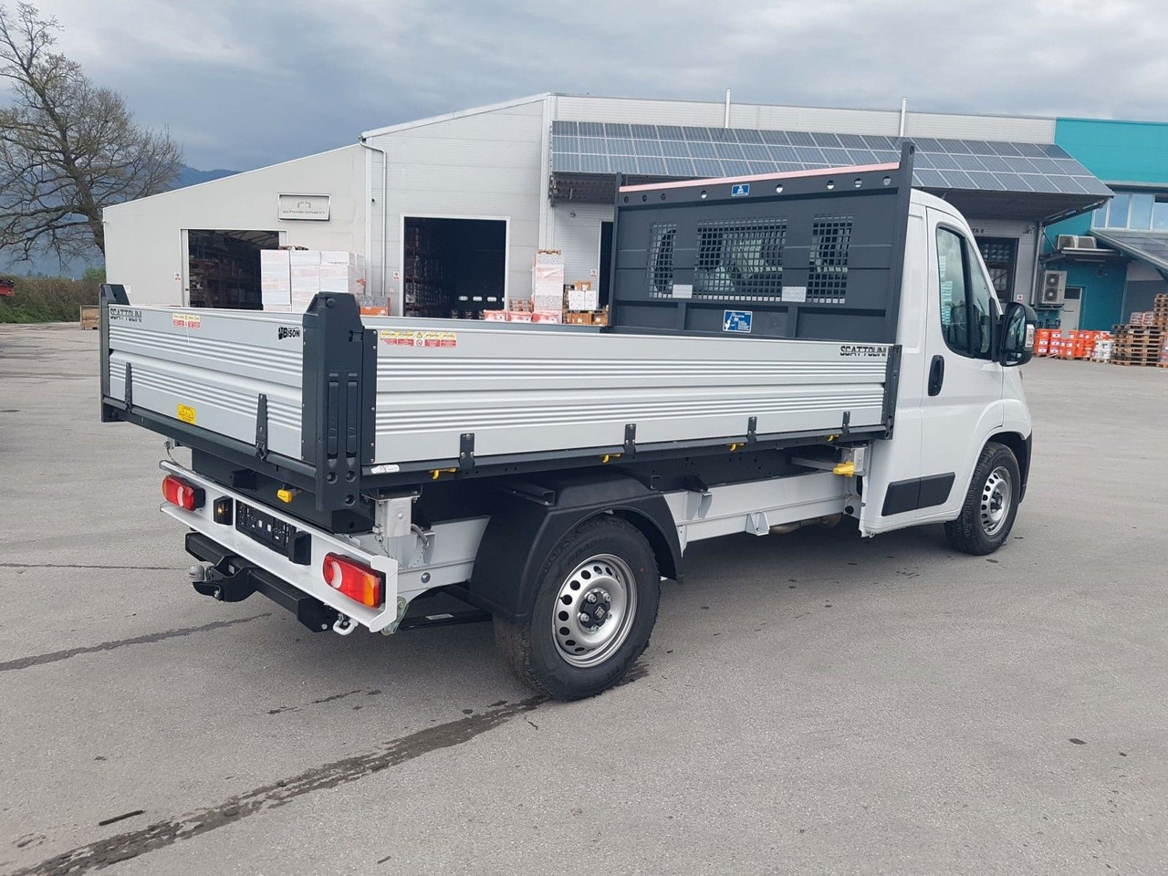 Fiat Ducato 35H L2H1 EKA 3-Seiten-Kipper 180 PS AHK - Billenőplatós kisteherautó: 4 kép. Fiat Ducato 35H L2H1 EKA 3-Seiten-Kipper 180 PS AHK - Billenőplatós kisteherautó: 4 kép.