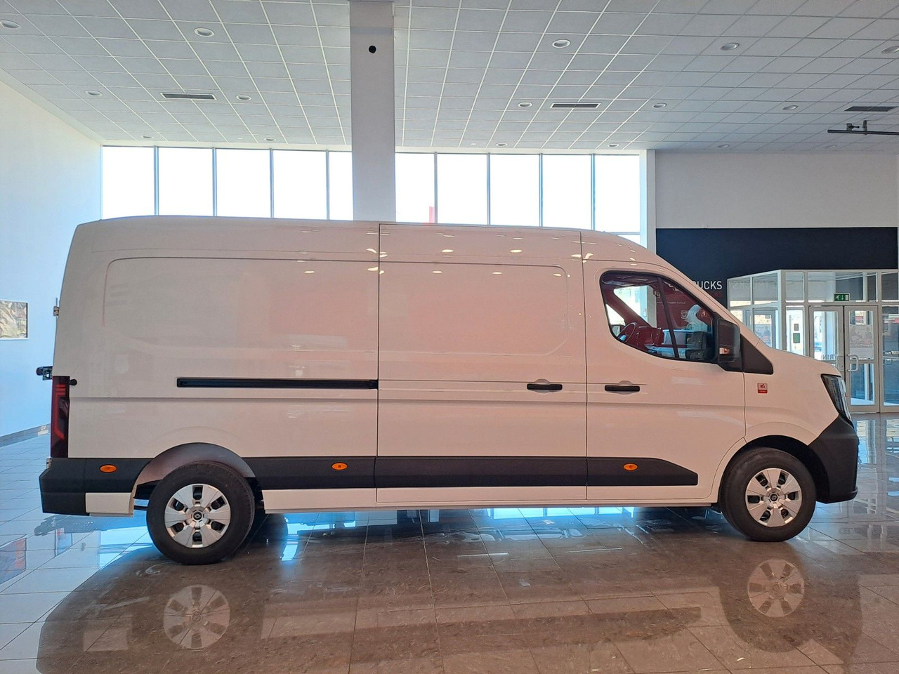 Renault Master L3H2 150 - NAV Klimaaut. Holzb. 270° - Furgon: 4 kép. Renault Master L3H2 150 - NAV Klimaaut. Holzb. 270° - Furgon: 4 kép.