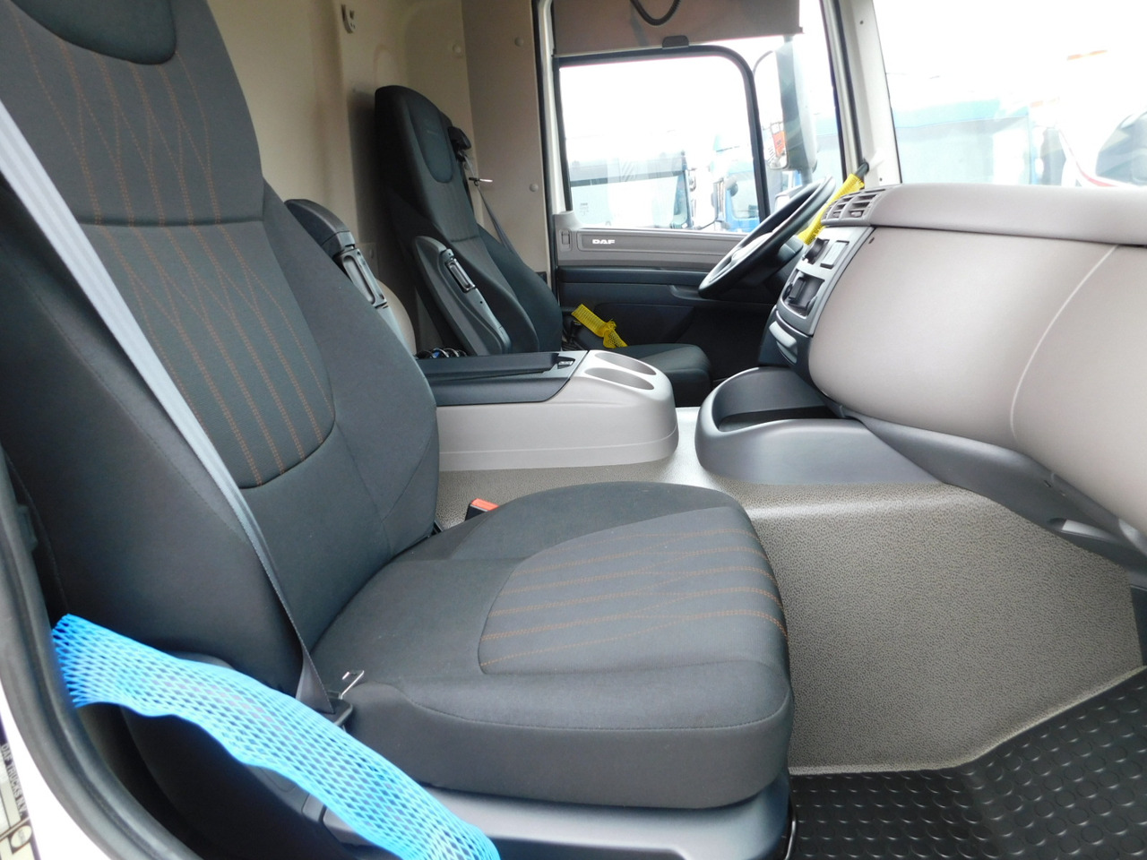 Daf Cf 450 fad - Billenőplatós teherautó: 5 kép. Daf Cf 450 fad - Billenőplatós teherautó: 5 kép.