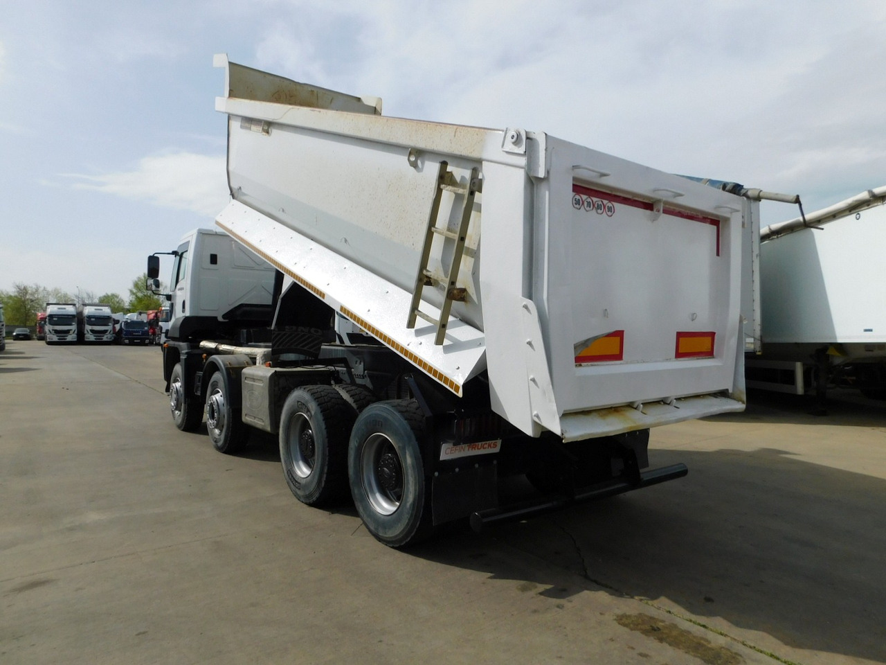 Ford 4142d 8x4 dcab e6 16s2230 - Billenőplatós teherautó: 4 kép. Ford 4142d 8x4 dcab e6 16s2230 - Billenőplatós teherautó: 4 kép.