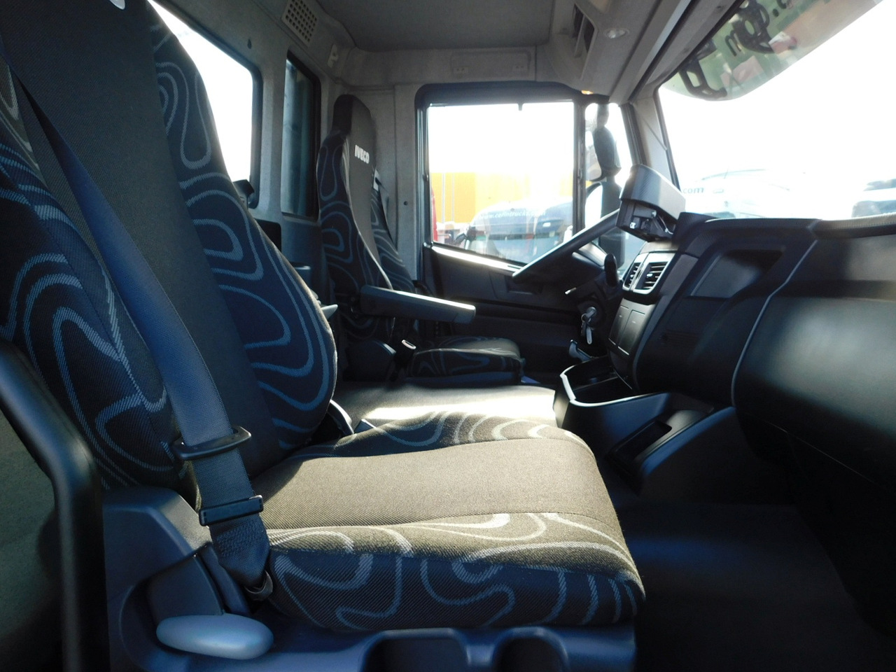 Iveco Ad 340t - Billenőplatós teherautó: 5 kép. Iveco Ad 340t - Billenőplatós teherautó: 5 kép.