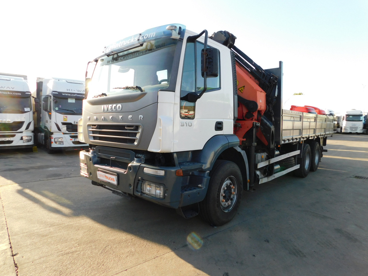 Iveco Magirus trakker - Platós teherautó, Darus autó: 1 kép. Iveco Magirus trakker - Platós teherautó, Darus autó: 1 kép.