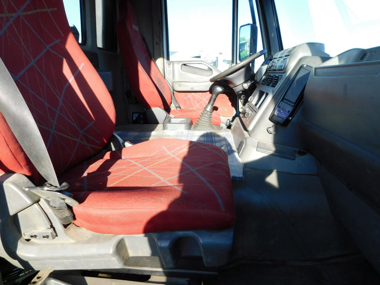 Iveco Magirus trakker - Platós teherautó, Darus autó: 5 kép. Iveco Magirus trakker - Platós teherautó, Darus autó: 5 kép.
