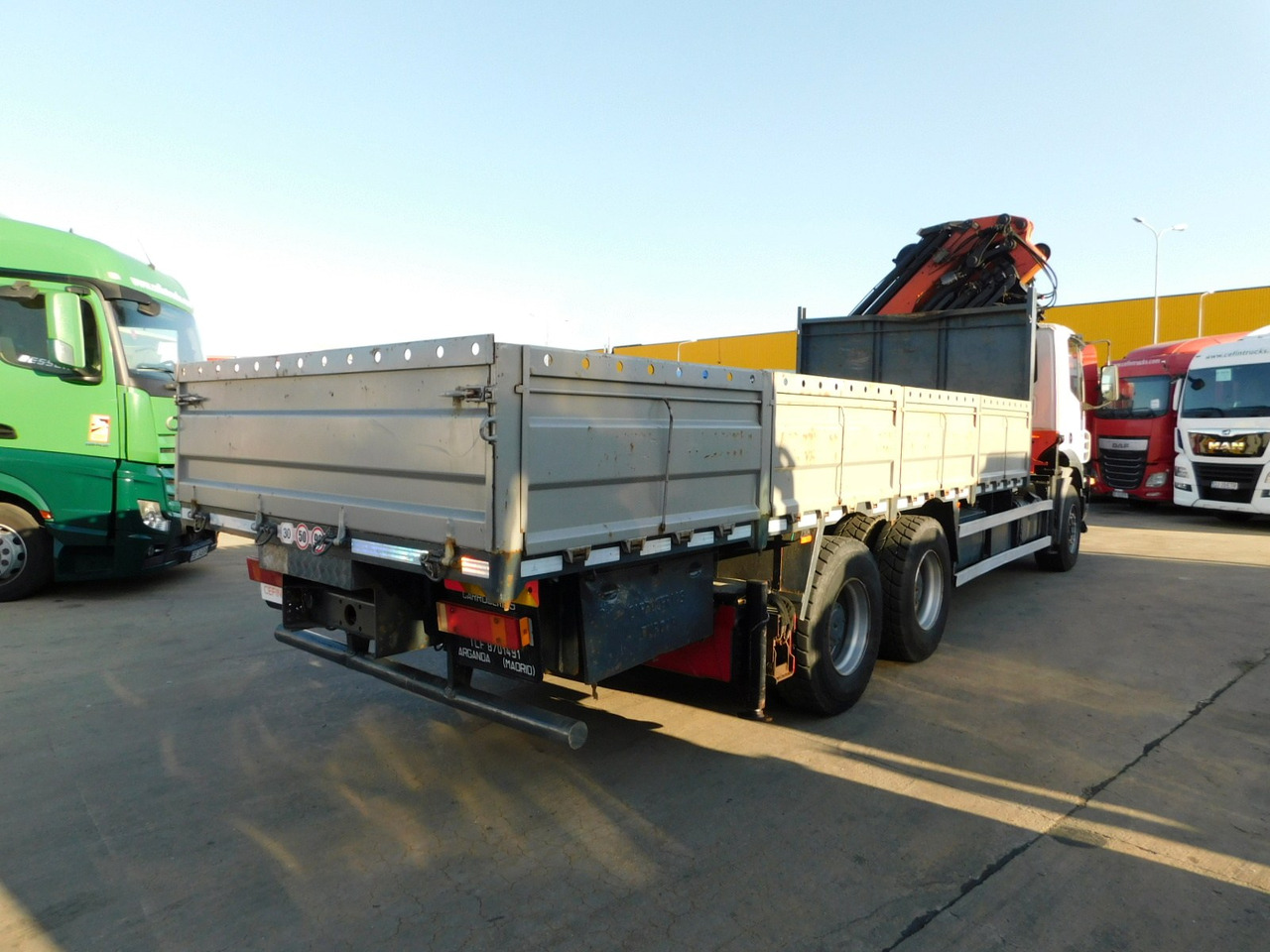 Iveco Magirus trakker - Platós teherautó, Darus autó: 3 kép. Iveco Magirus trakker - Platós teherautó, Darus autó: 3 kép.