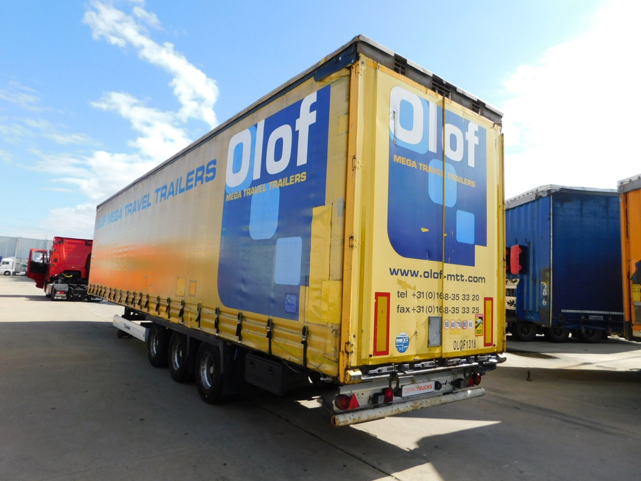 Krone Sd - Ponyvás félpótkocsi: 4 kép. Krone Sd - Ponyvás félpótkocsi: 4 kép.