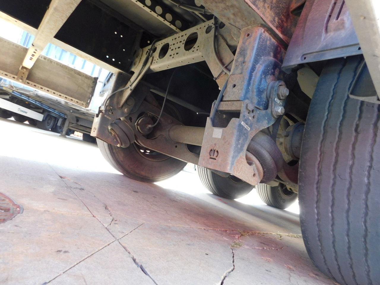 Krone Sd da06clnf - Ponyvás félpótkocsi: 5 kép. Krone Sd da06clnf - Ponyvás félpótkocsi: 5 kép.